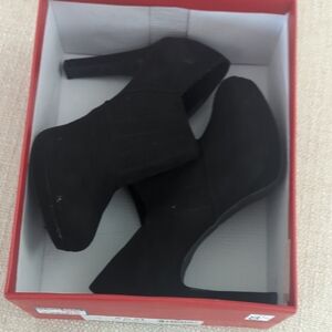 Chic Black Heeled Boots for Women
